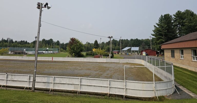 Hurricanes Edge Jets 3-2 in Winnipeg